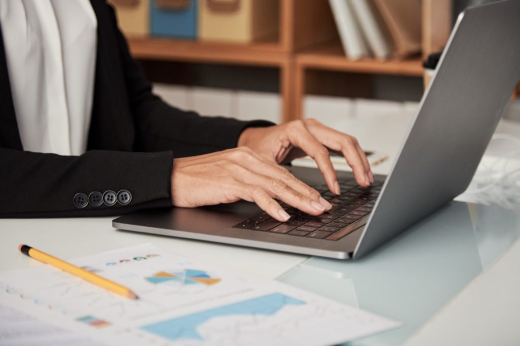 Zmiana firmowych laptopów z procesorami x86 na urządzenia ARM wymaga sprawdzenia nie tylko systemu operacyjnego i aplikacji biurowych